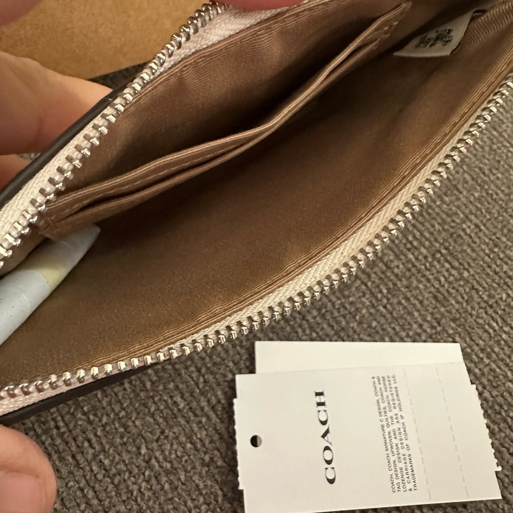 Coach rocket zip wristlet nwt in package comes with gift box - Picture 5 of 7